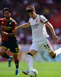 AC米兰2-1战胜热那亚，止住连败，反超尤文图斯升至第三位